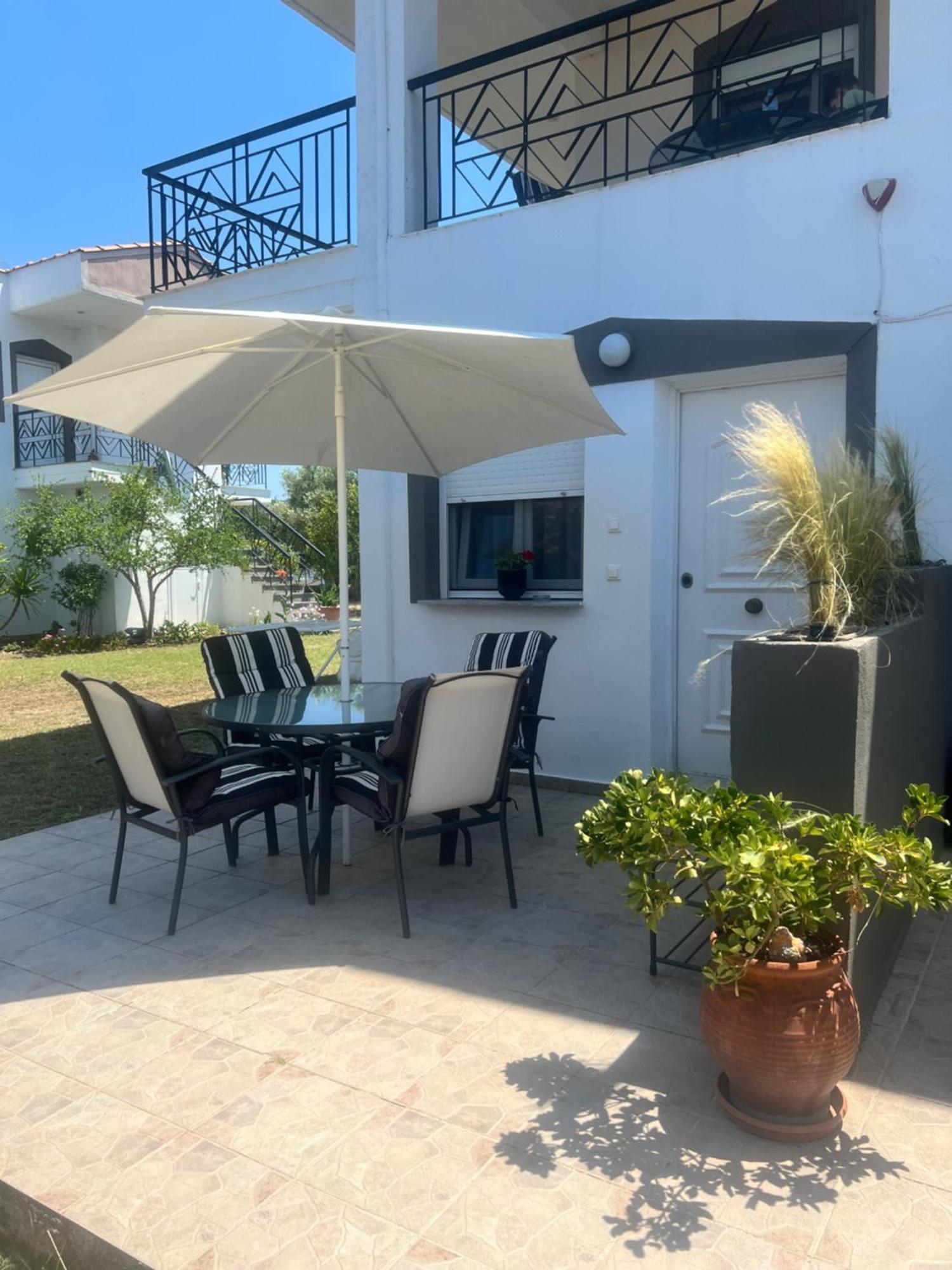 Deres Apartments Hanioti Exterior photo